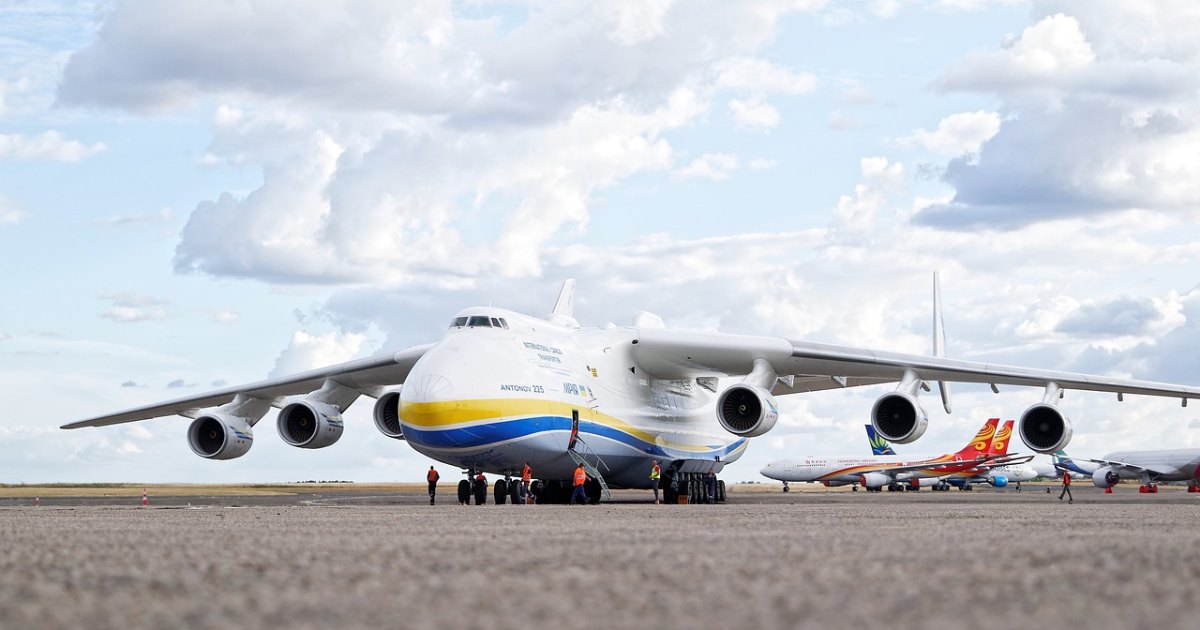 Le-plus-gros-avions-du-monde-Antonov-An-225-Mrija